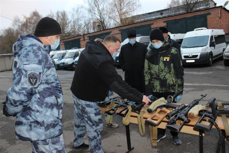 Сотрудники столичного ОМОН на транспорте исполнили мечту подростка