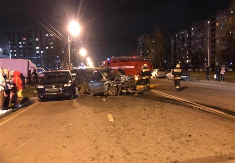 В Ярославле сотрудники Росгвардии оказали помощь пострадавшему в автомобильной аварии 