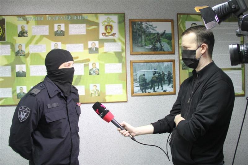 В Тюмени представители Росгвардии почтили память Героя России Тимура Мухутдинова (видео)