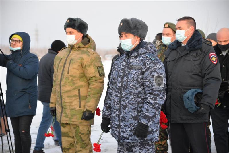 На Ямале росгвардейцы почтили память погибших бойцов