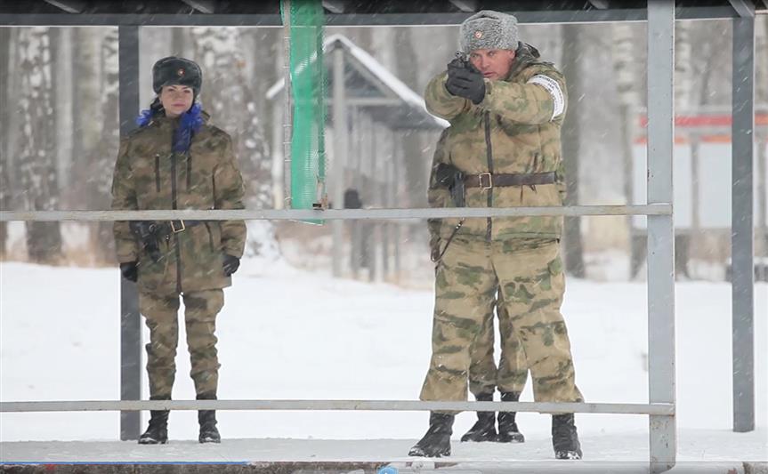 Росгвардейцы поздравили жителей Нижнего Новгорода новогодним мини-мюзиклом
