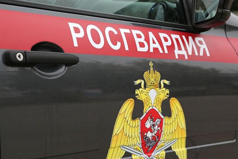 В Кузбассе сотрудники Росгвардии вернули местной жительнице пропавшую собаку