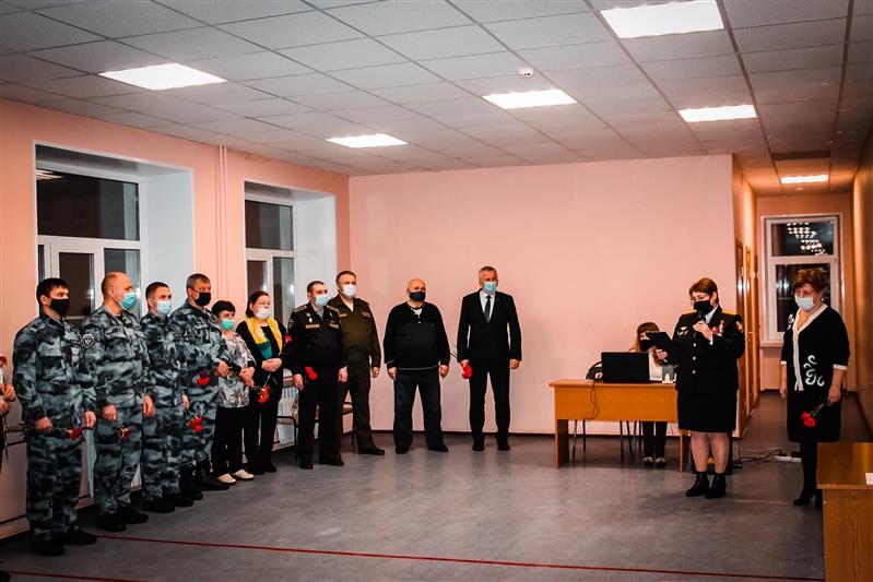 В североморской школе открыли мемориальные доски сотруднику ОМОН и воину правопорядка, погибшим на Северном Кавказе