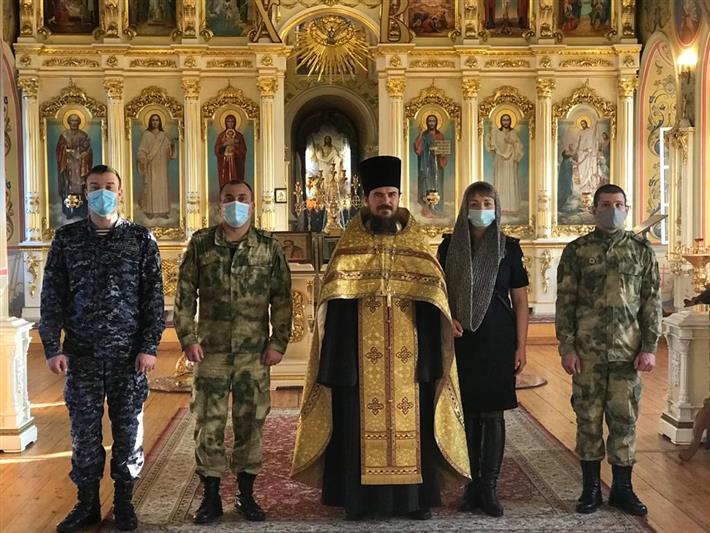 В Томской области росгвардейцы почтили память погибших воинов в честь Дня неизвестного солдата