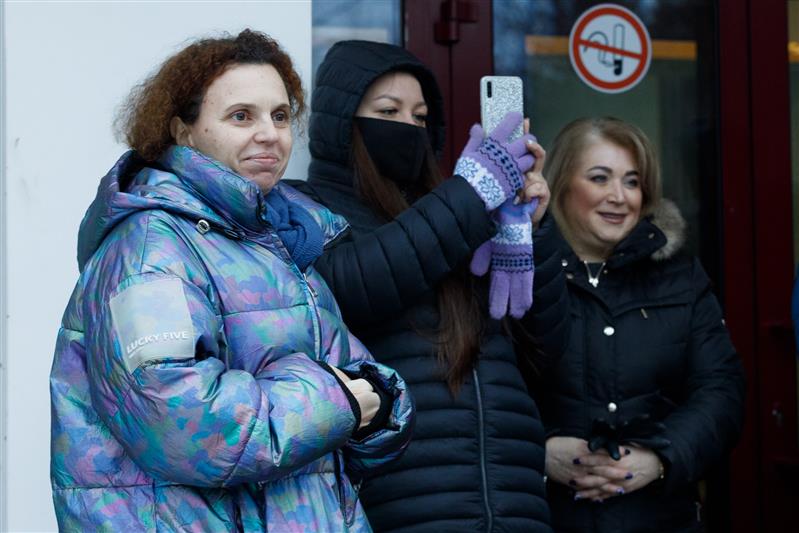Росгвардейцы Северо-Западного округа поздравили врачей с наступающим Новым годом ( фото, видео)