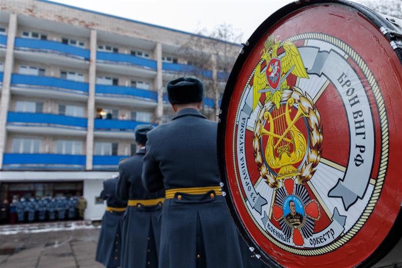 Росгвардейцы Северо-Западного округа поздравили врачей с наступающим Новым годом ( фото, видео)