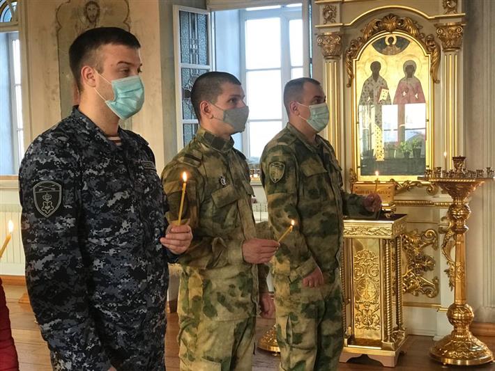 В Томской области росгвардейцы почтили память погибших воинов в честь Дня неизвестного солдата