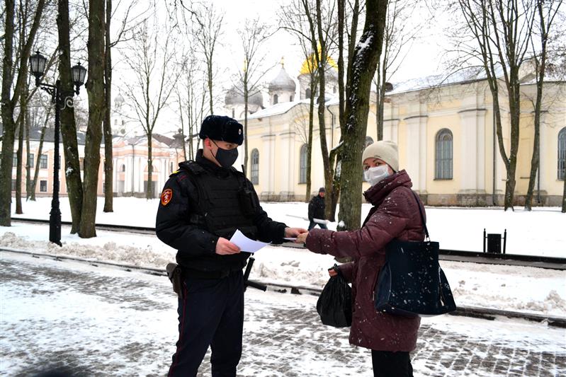 Новгородские росгвардейцы присоединились к всероссийской ведомственной акции «Безопасный Новый Год»