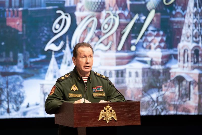 Директор Росгвардии генерал армии Виктор Золотов вручил военнослужащим и сотрудникам ведомства государственные награды (видео)