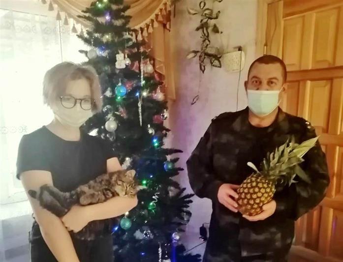 Семьи погибших сослуживцев навестили в канун Нового года представители Росгвардии в Адыгее