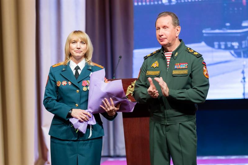Директор Росгвардии генерал армии Виктор Золотов вручил военнослужащим и сотрудникам ведомства государственные награды (видео)