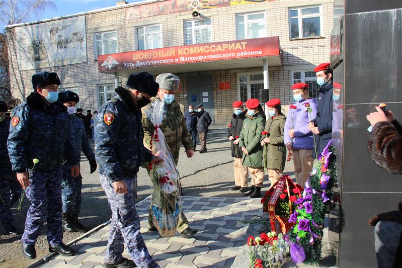 В Северо-Кавказском округе Росгвардии прошли тематические мероприятия, посвященные Дню Героев Отечества 