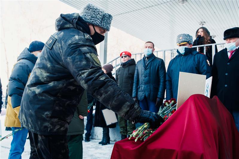 Росгвардия приняла участие в открытии мемориальных плит павшим героям-кемеровчанам