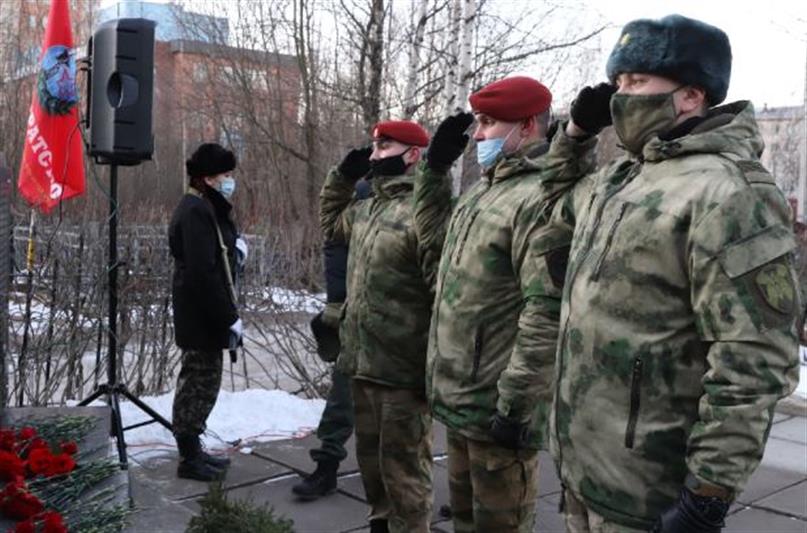 Военнослужащие отряда спецназа «Ратник» Росгвардии почтили память погибших в ходе первой чеченской кампании