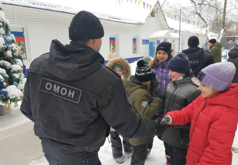 «Спецоперация «Новый год». В Тюмени для кадетов Росгвардии устроили сказочный квест (видео)
