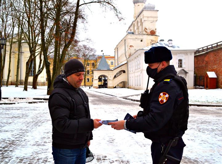 Новгородские росгвардейцы присоединились к всероссийской ведомственной акции «Безопасный Новый Год»