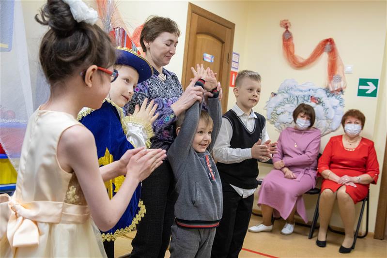 Росгвардейцы поздравили детей-сирот с наступающим Новым годом (фото, видео)
