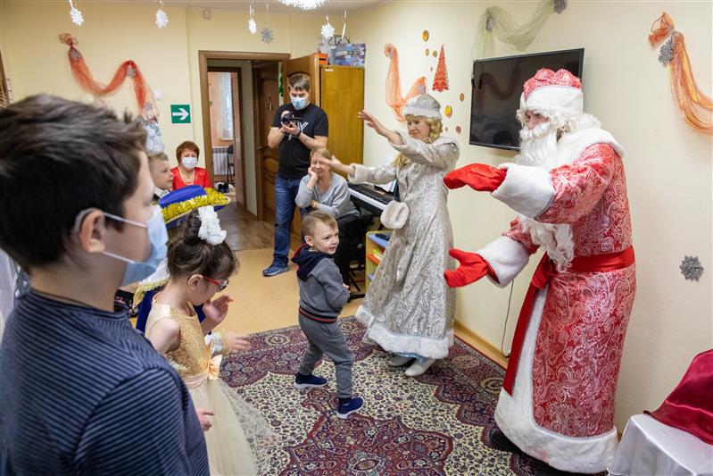 Росгвардейцы поздравили детей-сирот с наступающим Новым годом (фото, видео)