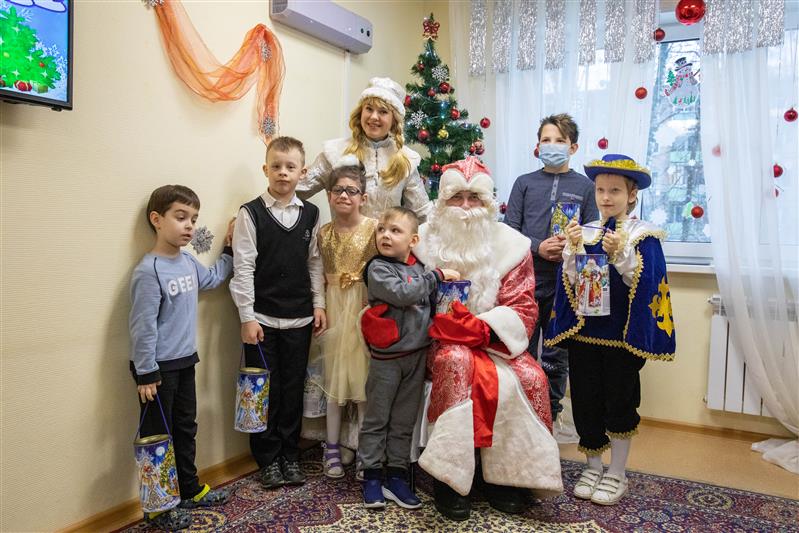 Росгвардейцы поздравили детей-сирот с наступающим Новым годом (фото, видео)