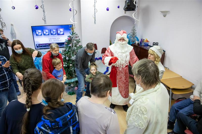 Росгвардейцы поздравили детей-сирот с наступающим Новым годом (фото, видео)