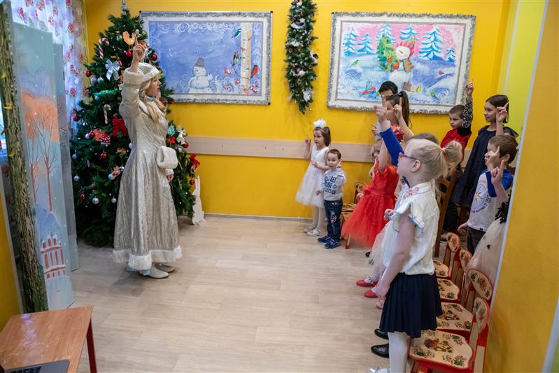 Росгвардейцы поздравили детей-сирот с наступающим Новым годом (фото, видео)