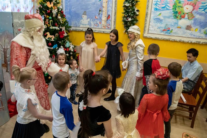 Росгвардейцы поздравили детей-сирот с наступающим Новым годом (фото, видео)