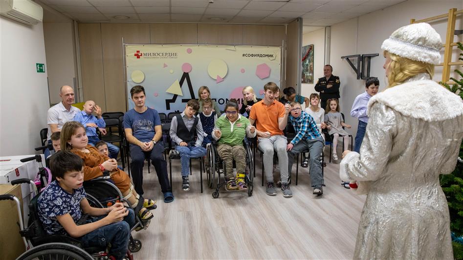 Росгвардейцы поздравили детей-сирот с наступающим Новым годом (фото, видео)