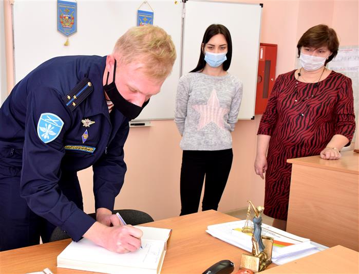 Дети Героев России – лётчиков авиаполка войск правопорядка встретились с ростовскими школьниками