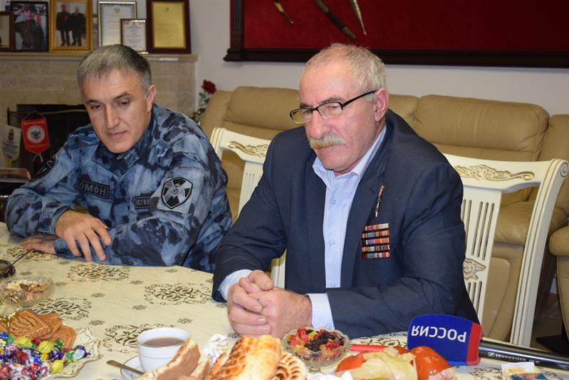 В Дагестане росгвардейцы навестили Героя России Загида Загидова
