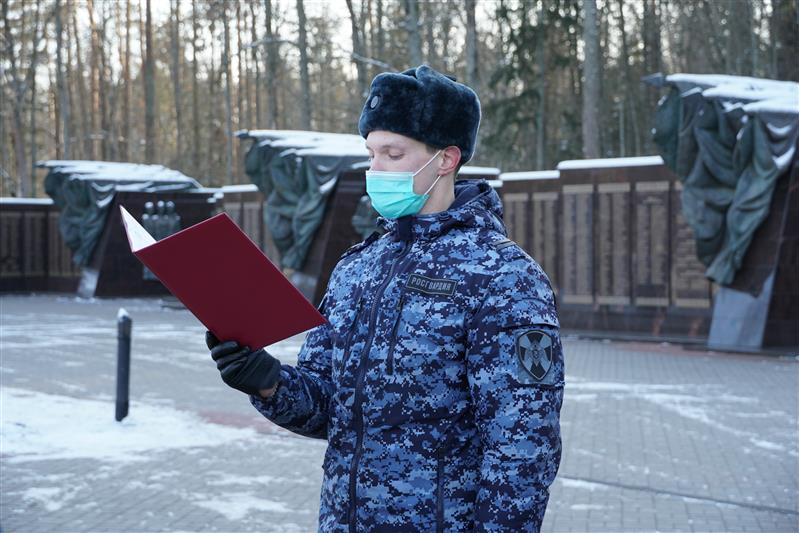 В Брянске сотрудники вневедомственной охраны Росгвардии, впервые поступившие на службу, приняли присягу