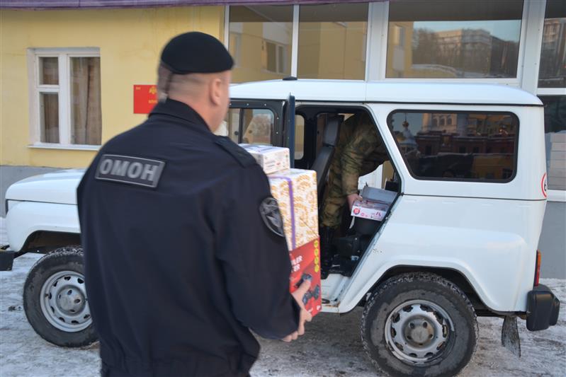 Росгвардейский Дед Мороз исполнил мечты детей из самарского социального приюта