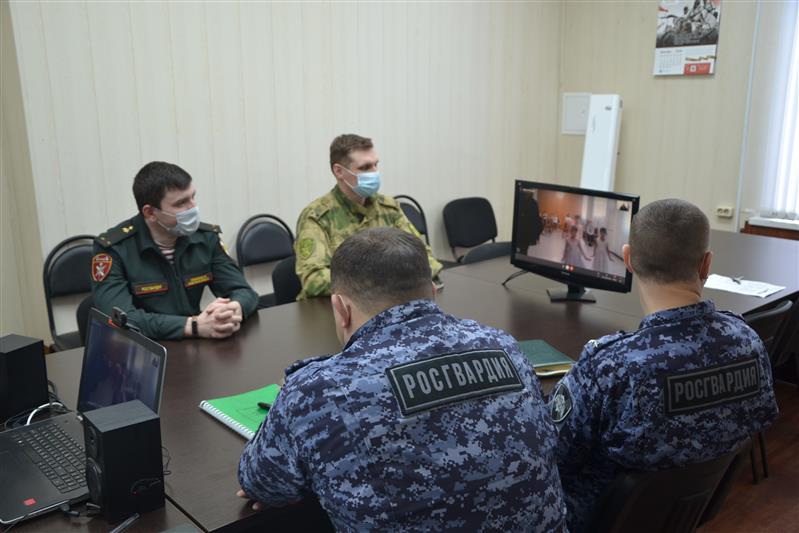 Росгвардейский Дед Мороз исполнил мечты детей из самарского социального приюта