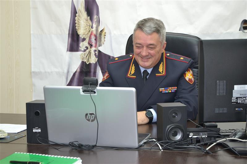 Росгвардейский Дед Мороз исполнил мечты детей из самарского социального приюта
