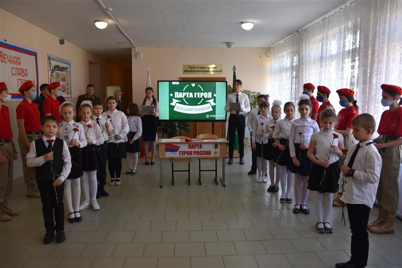 В Майкопе открыта «Парта Героя» памяти Героя Российской Федерации старшего лейтенанта Владислава Долонина