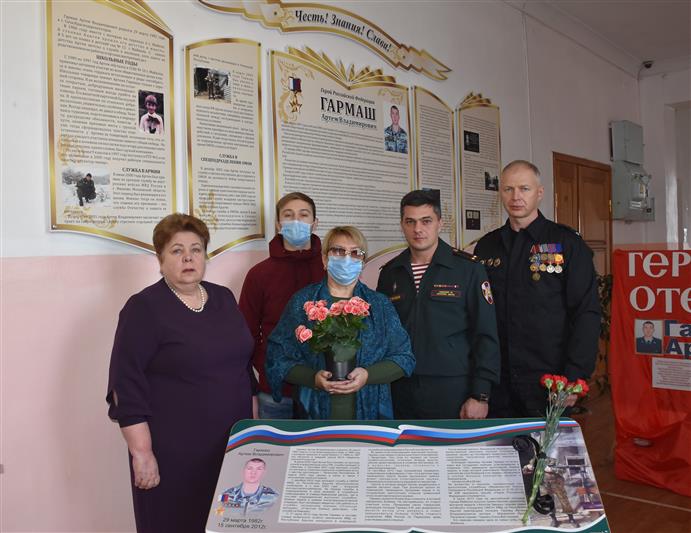 В Майкопе  по инициативе Росгвардии увековечена память о бойце ОМОН Герое России прапорщике полиции Артёме Гармаше