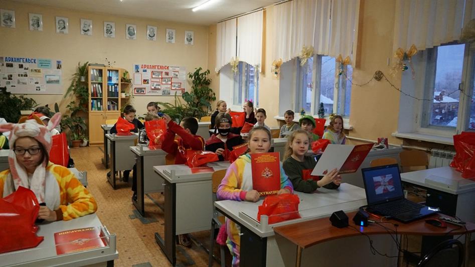 Росгвардейцы Северо-Западного округа продолжают проводить предновогодние мероприятия