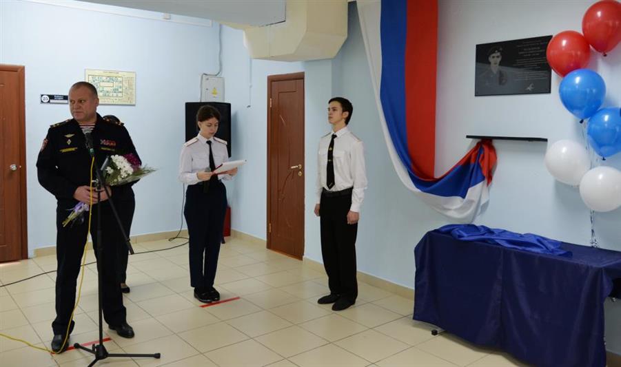 В Югре открыли памятную доску павшему воину правопорядка