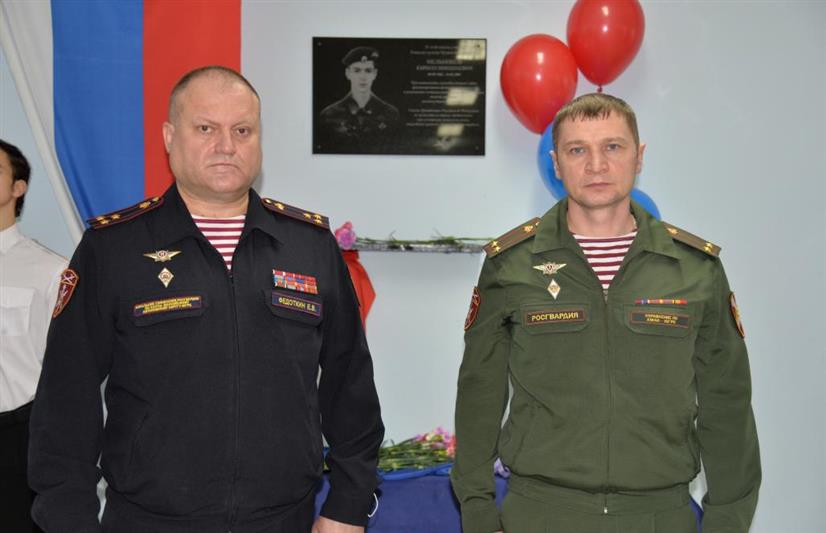 В Югре открыли памятную доску павшему воину правопорядка