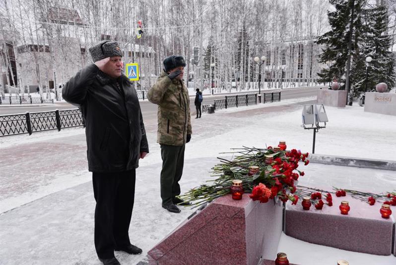 В Югре открыли памятную доску павшему воину правопорядка