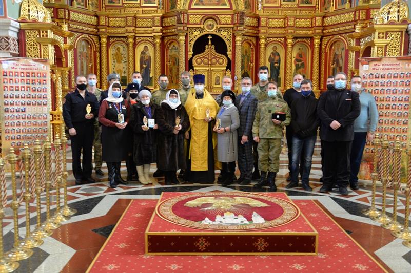 Офицеры югорского управления Росгвардии почтили память павших воинов правопорядка 