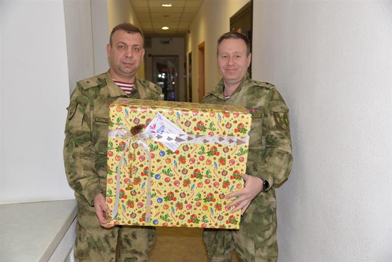 В Югре Росгвардия подарила «Рождественское чудо» ребятам из малообеспеченных, многодетных и неполных семей 
