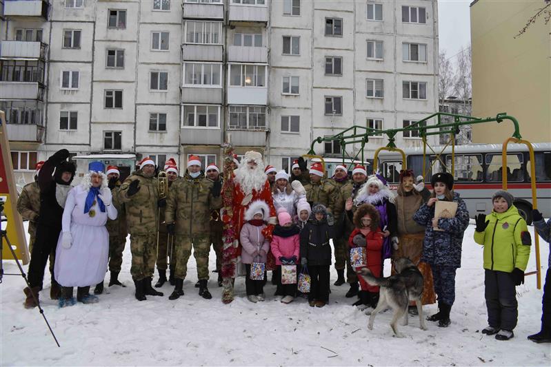 В Свердловской области Росгвардия провела благотворительную новогоднюю акцию для детей (видео)