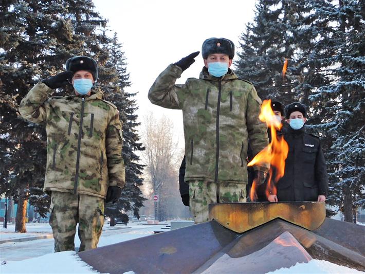 В Сибирском округе Росгвардии проходят памятные мероприятия, приуроченные ко Дню Героев Отечества