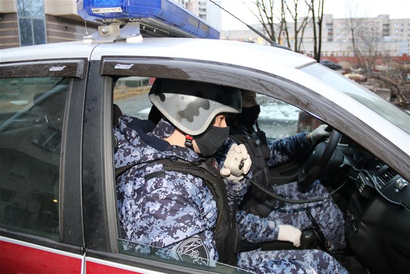 Нарядом вневедомственной охраны в Петербурге задержан посетитель банка, подозреваемый в использовании поддельных документов
