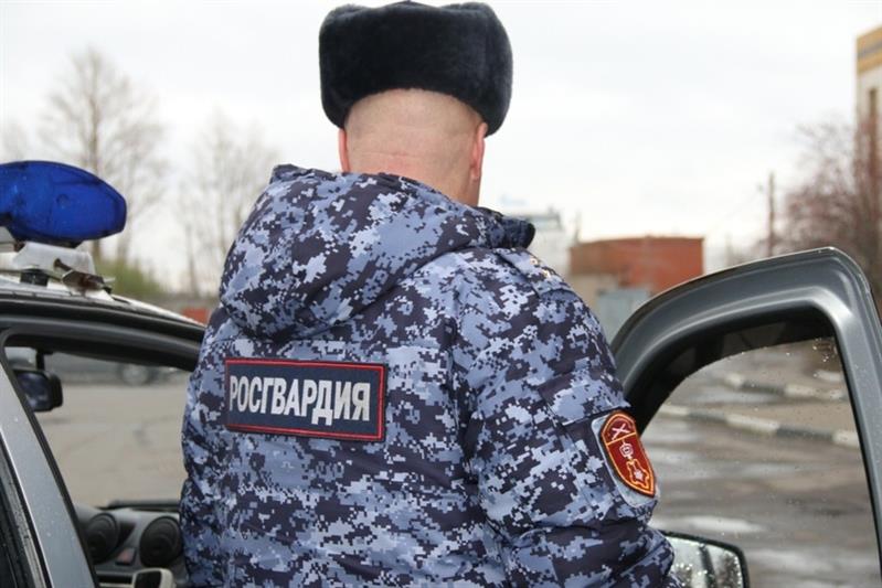 В Северной столице сотрудники Росгвардии задержали грабителя, применившего газовый пистолет