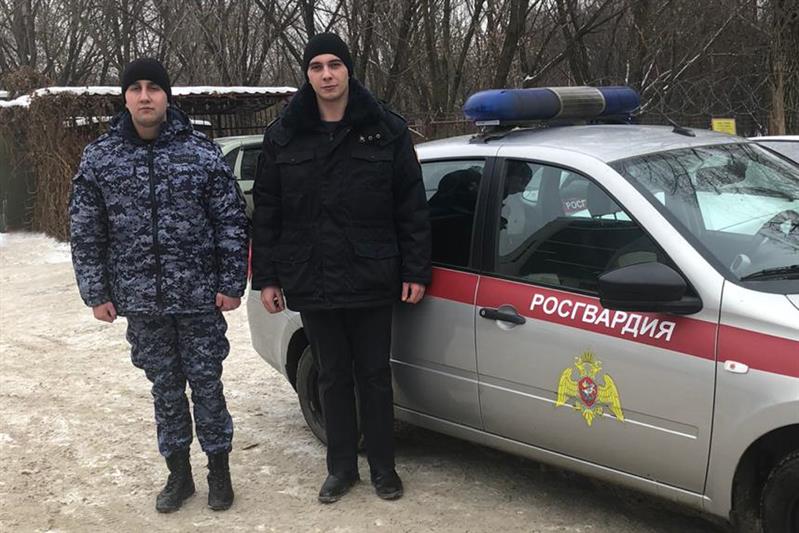 Казанские росгвардейцы помогли потушить загоревшийся на дороге грузовой автомобиль 