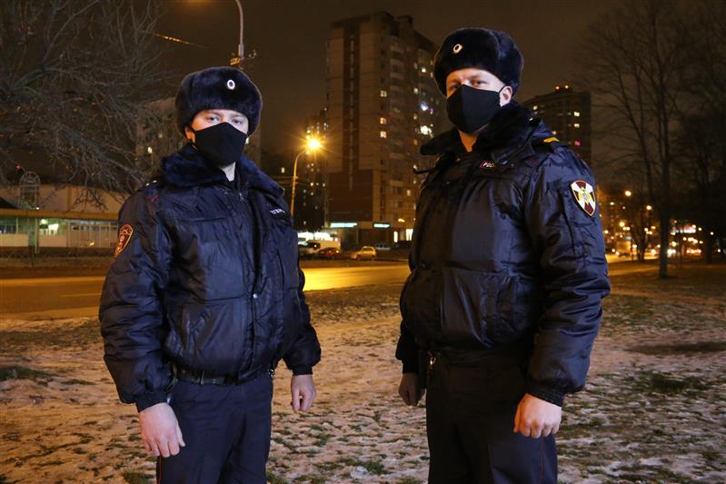 Росгвардейцами задержаны подозреваемые в вымогательстве крупной суммы денег у петербуржца