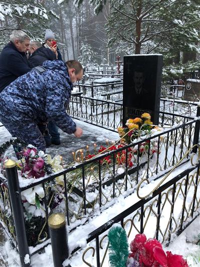 В Петербурге сотрудники вневедомственной охраны почтили память сослуживцев, погибших при исполнении служебного долга