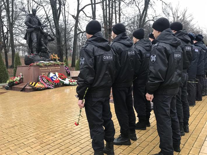 В Северо-Западном округе Росгвардии чествуют Героев Отечества