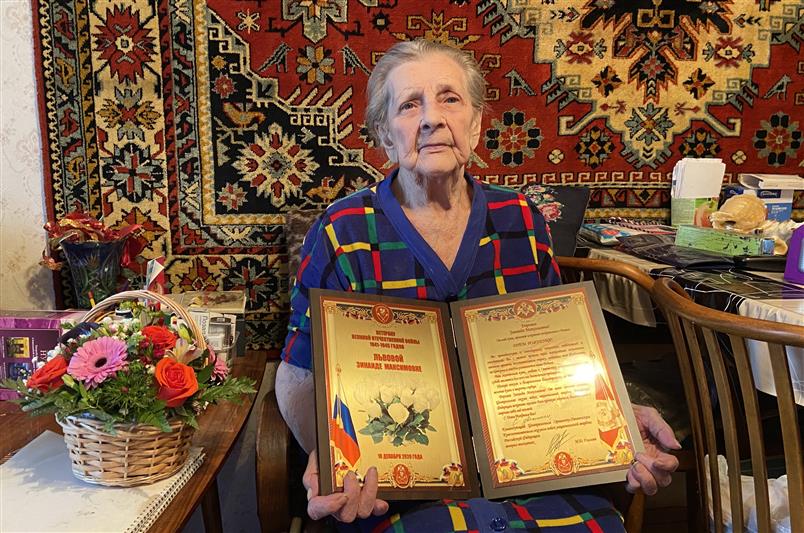 В Москве росгвардейцы поздравили Ветерана труда с 93-летием